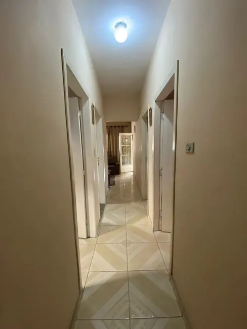 Foto 3 de Casa com 4 quartos à venda, 250m2 em Jardim Baronesa, Taubate - SP