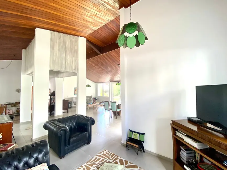 Foto 2 de Sobrado com 3 quartos à venda, 346m2 em Centro, Tremembe - SP