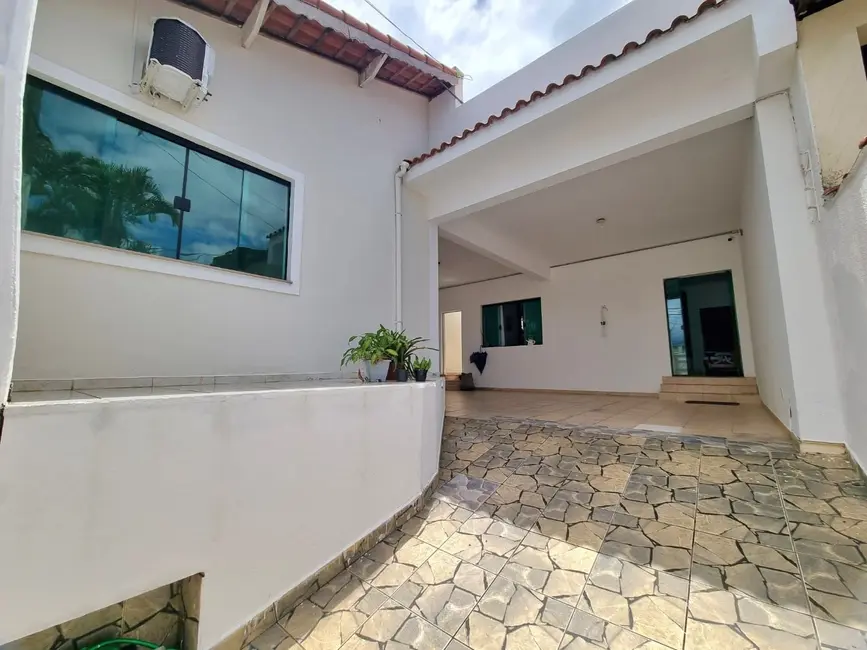 Foto 1 de Sobrado com 4 quartos à venda, 320m2 em Nova Guará, Guaratingueta - SP