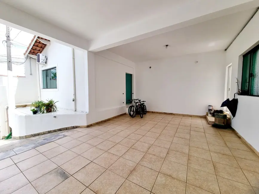 Foto 3 de Sobrado com 4 quartos à venda, 320m2 em Nova Guará, Guaratingueta - SP