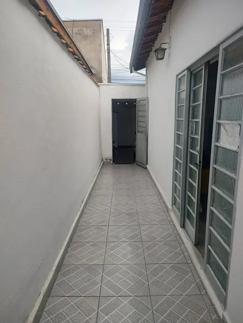 Foto 1 de Casa com 2 quartos à venda, 120m2 em Jardim Gurilândia, Taubate - SP