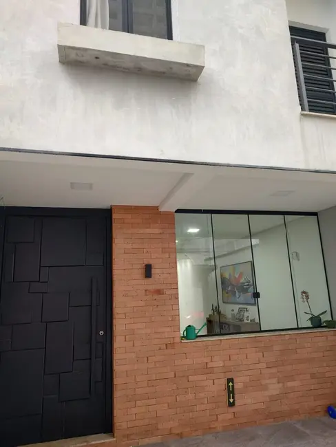 Foto 2 de Sobrado com 3 quartos à venda, 180m2 em Esplanada Independência, Taubate - SP