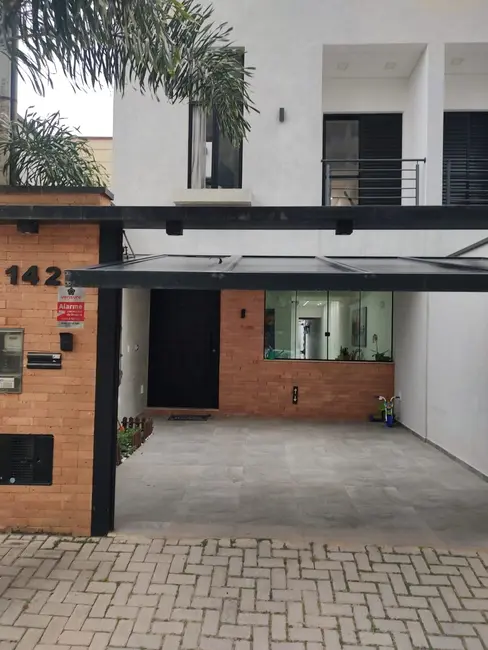 Foto 3 de Sobrado com 3 quartos à venda, 180m2 em Esplanada Independência, Taubate - SP