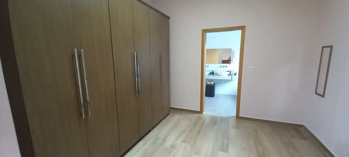 Foto 1 de Casa com 4 quartos à venda, 274m2 em Jardim Independência, Taubate - SP