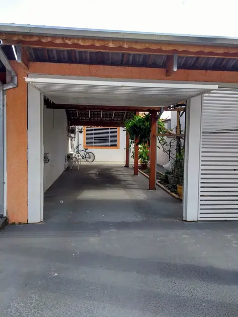 Foto 1 de Sobrado com 3 quartos à venda, 135m2 em Pindamonhangaba - SP