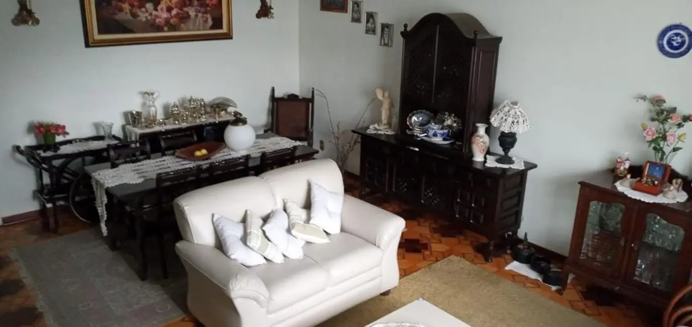 Foto 2 de Casa com 5 quartos à venda, 305m2 em Centro, Tremembe - SP