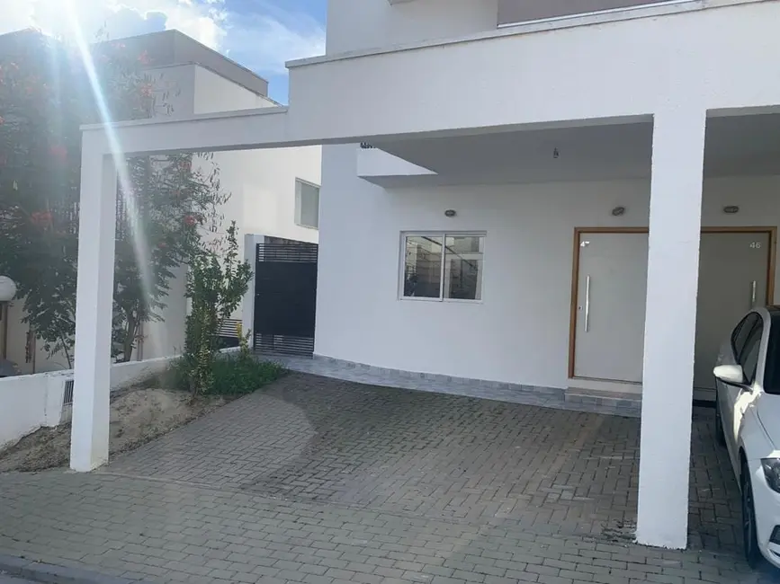 Foto 1 de Casa de Condomínio com 3 quartos para alugar em Vila Areao, Taubate - SP