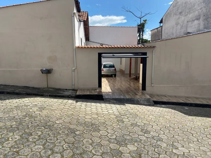 Casa com 5 quartos à venda, 246m2 em Santo Antônio, Lorena - SP - imagem 3 Foto 3 de Casa com 5 quartos à venda, 246m2 em Santo Antônio, Lorena - SP