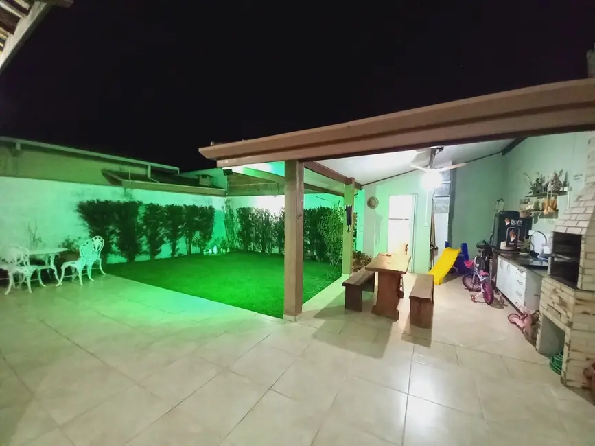 Foto 2 de Casa com 2 quartos à venda, 154m2 em Tremembe - SP