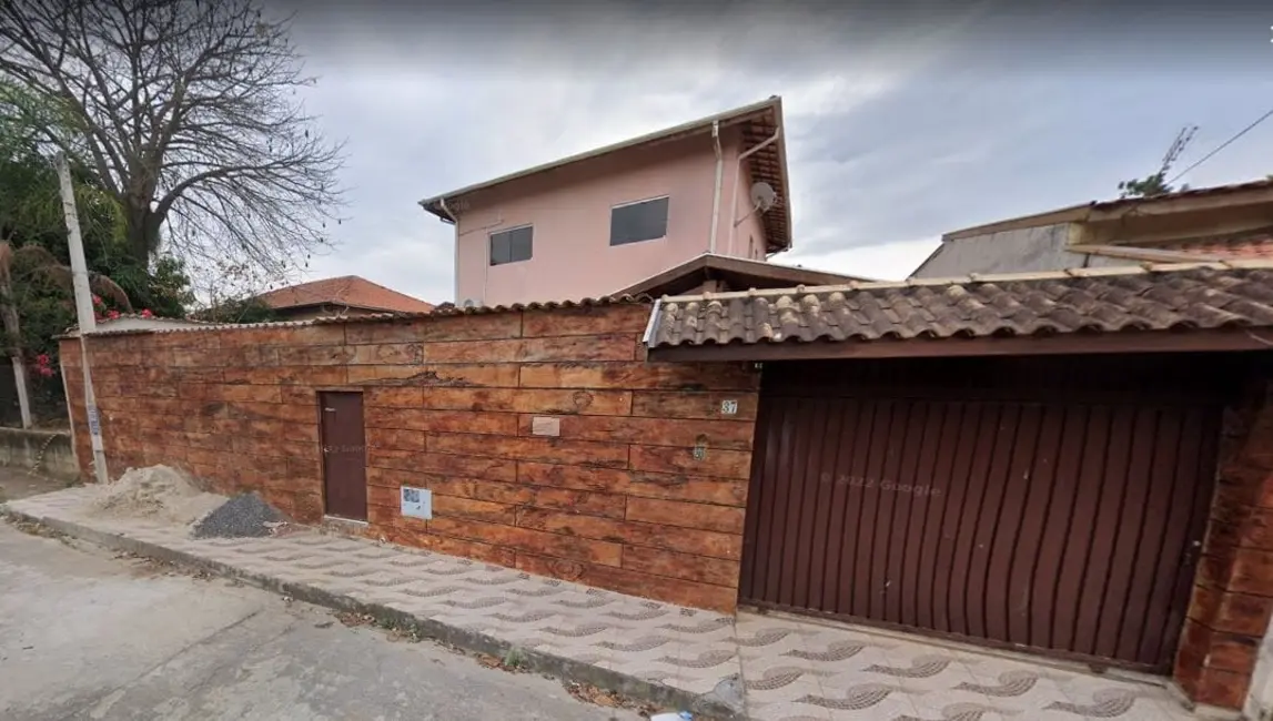 Sobrado com 3 quartos à venda, 200m2 em Jardim Santa Luzia, Pindamonhangaba - SP - imagem 1 Foto 1 de Sobrado com 3 quartos à venda, 200m2 em Jardim Santa Luzia, Pindamonhangaba - SP