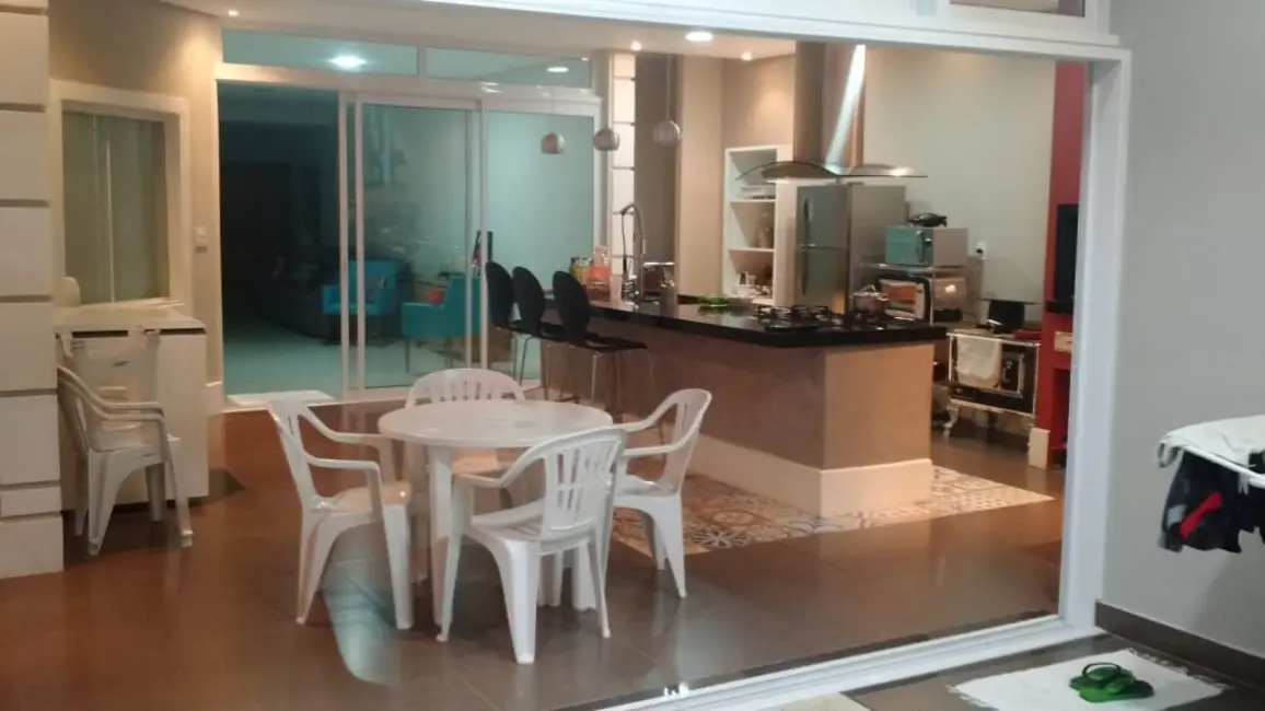 Foto 1 de Casa com 3 quartos à venda, 234m2 em Residencial Campo Belo, Pindamonhangaba - SP