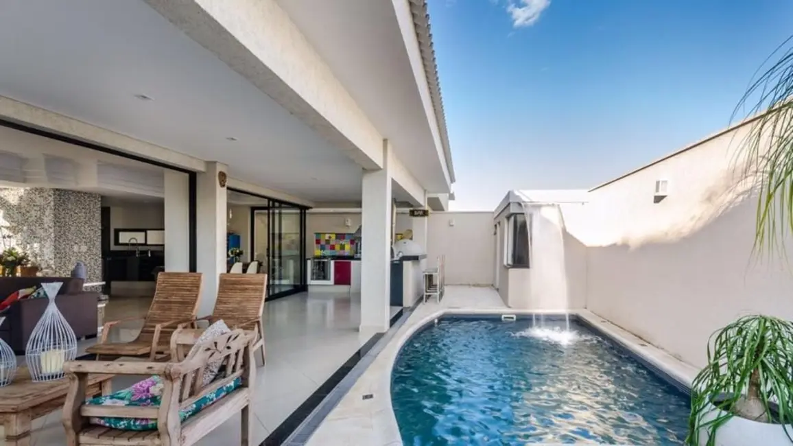 Foto 3 de Casa de Condomínio com 3 quartos à venda, 275m2 em Tremembe - SP