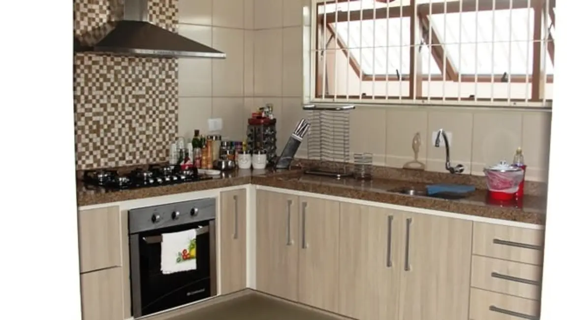 Foto 5 de Sobrado com 3 quartos à venda, 195m2 em Pindamonhangaba - SP