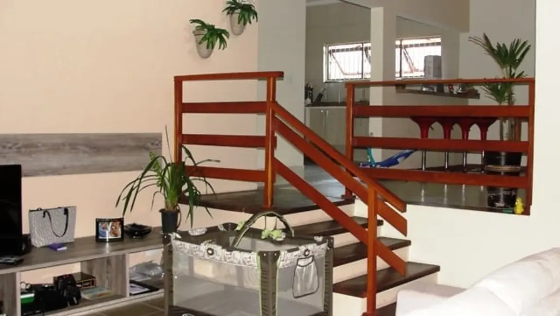 Foto 3 de Sobrado com 3 quartos à venda, 195m2 em Pindamonhangaba - SP