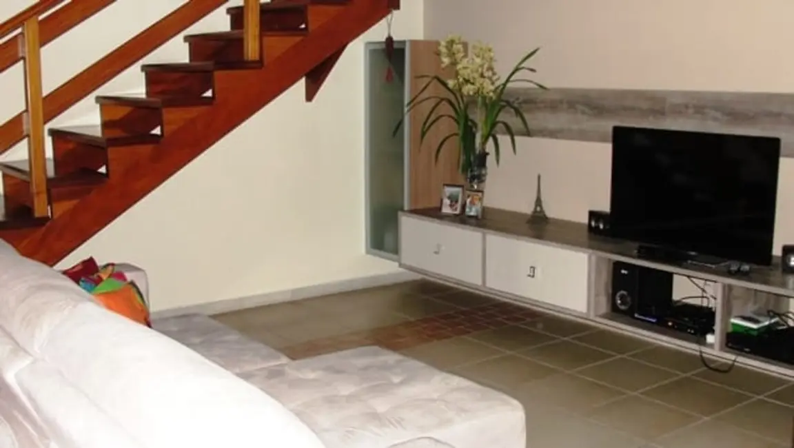 Foto 1 de Sobrado com 3 quartos à venda, 195m2 em Pindamonhangaba - SP