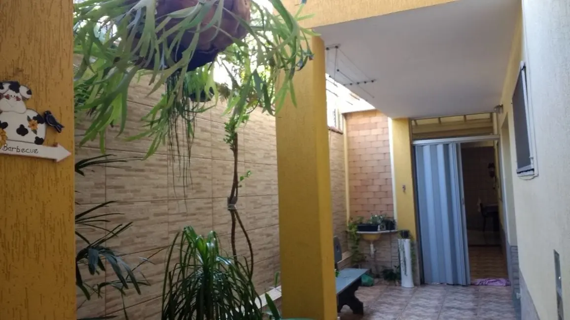 Foto 3 de Sobrado com 3 quartos à venda, 174m2 em São Benedito, Pindamonhangaba - SP