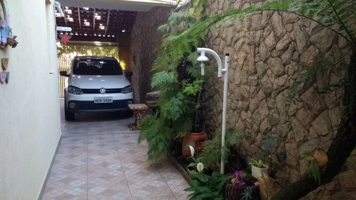 Foto 1 de Sobrado com 3 quartos à venda, 174m2 em São Benedito, Pindamonhangaba - SP