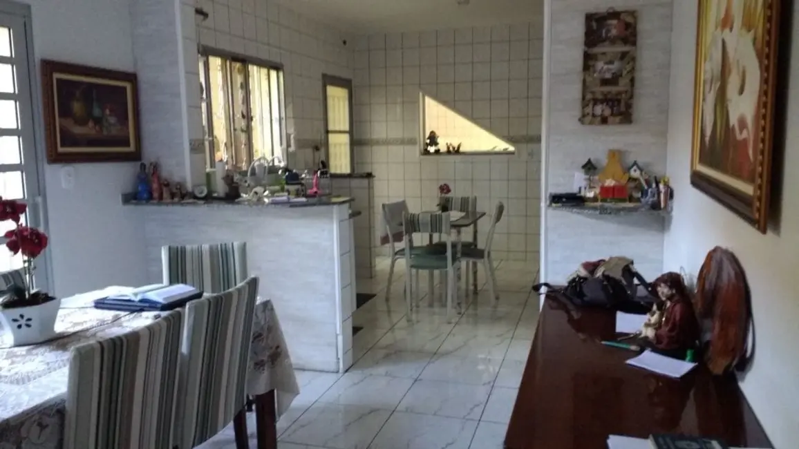Foto 6 de Sobrado com 3 quartos à venda, 174m2 em São Benedito, Pindamonhangaba - SP
