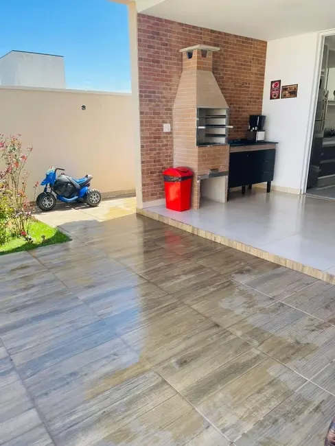 Foto 2 de Casa de Condomínio com 2 quartos à venda, 147m2 em Residencial Santa Paula, Jacarei - SP