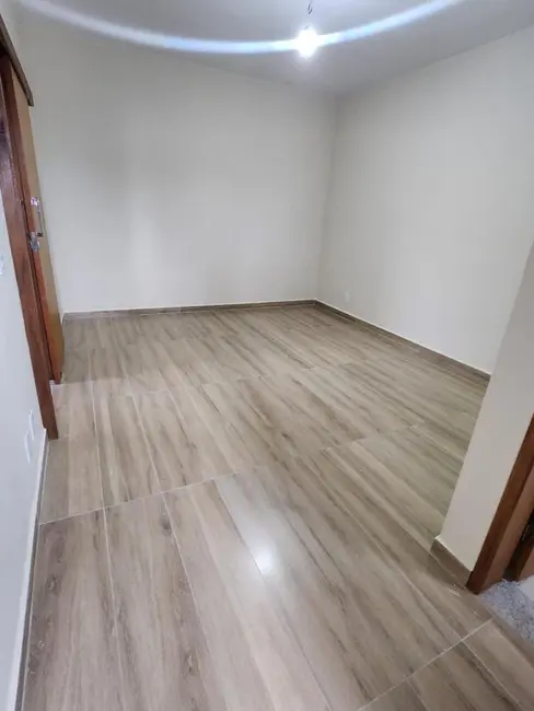 Casa com 2 quartos à venda, 82m2 em Vila Nossa Senhora das Graças, Taubate - SP - imagem 3 Foto 3 de Casa com 2 quartos à venda, 82m2 em Vila Nossa Senhora das Graças, Taubate - SP