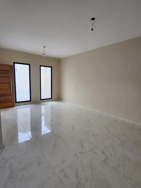 Casa com 2 quartos à venda, 82m2 em Vila Nossa Senhora das Graças, Taubate - SP - imagem 2 Foto 2 de Casa com 2 quartos à venda, 82m2 em Vila Nossa Senhora das Graças, Taubate - SP