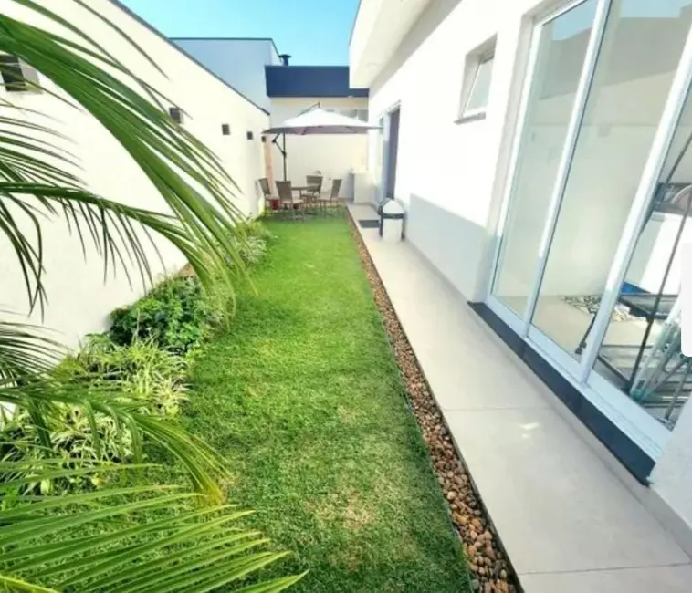 Foto 4 de Casa de Condomínio com 3 quartos à venda, 185m2 em Piracangaguá, Taubate - SP