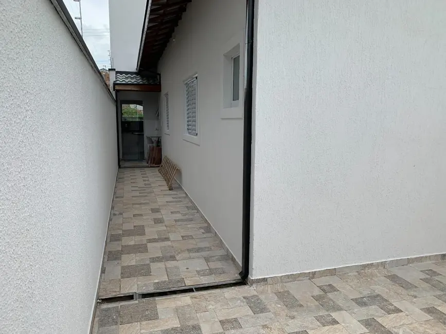 Foto 2 de Casa com 2 quartos à venda, 76m2 em Residencial Estoril, Taubate - SP