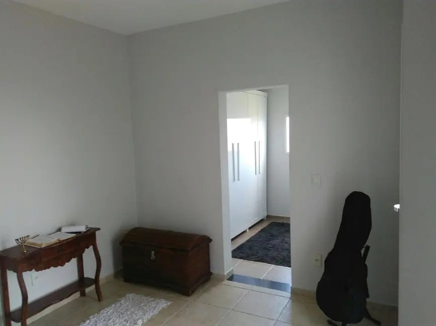 Foto 2 de Sobrado com 4 quartos à venda, 420m2 em Pindamonhangaba - SP