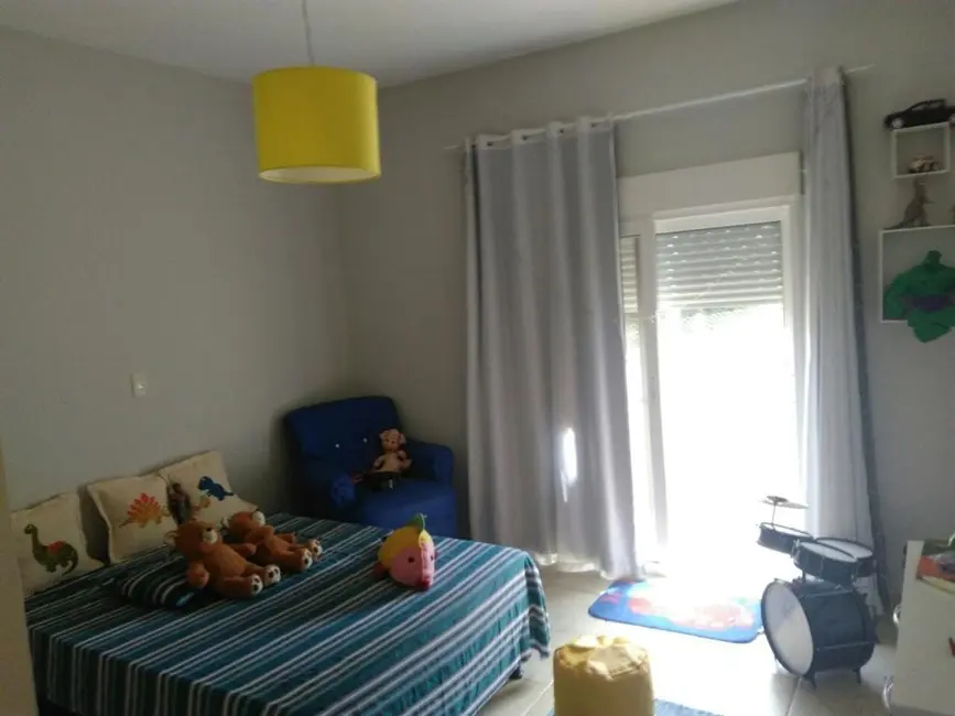 Foto 4 de Sobrado com 4 quartos à venda, 420m2 em Pindamonhangaba - SP