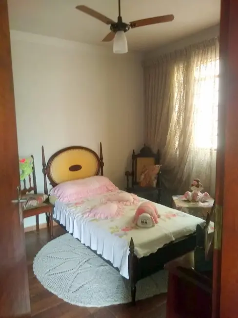 Sobrado com 4 quartos à venda, 350m2 em Aparecida - SP - imagem 8 Foto 8 de Sobrado com 4 quartos à venda, 350m2 em Aparecida - SP