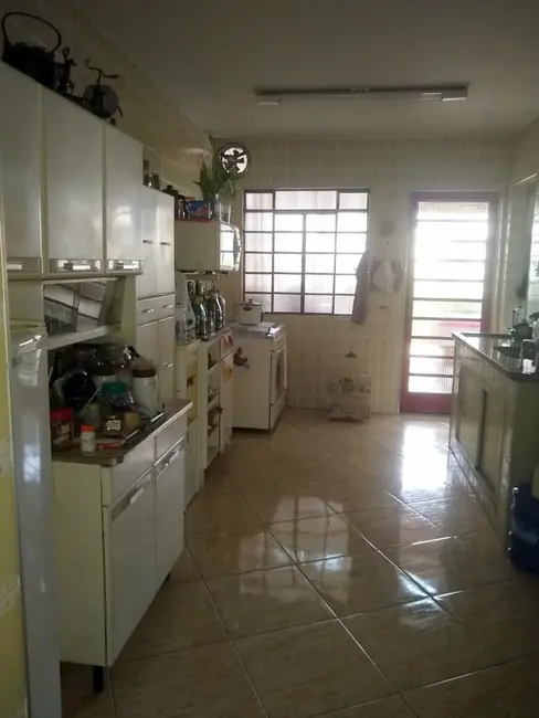 Sobrado com 4 quartos à venda, 350m2 em Aparecida - SP - imagem 5 Foto 5 de Sobrado com 4 quartos à venda, 350m2 em Aparecida - SP