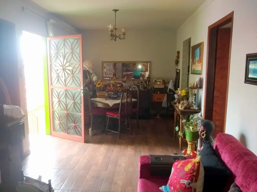 Sobrado com 4 quartos à venda, 350m2 em Aparecida - SP - imagem 6 Foto 6 de Sobrado com 4 quartos à venda, 350m2 em Aparecida - SP