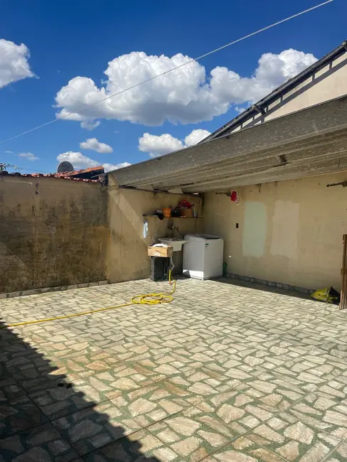Foto 2 de Sobrado com 3 quartos à venda, 320m2 em Conjunto Residencial Araretama, Pindamonhangaba - SP