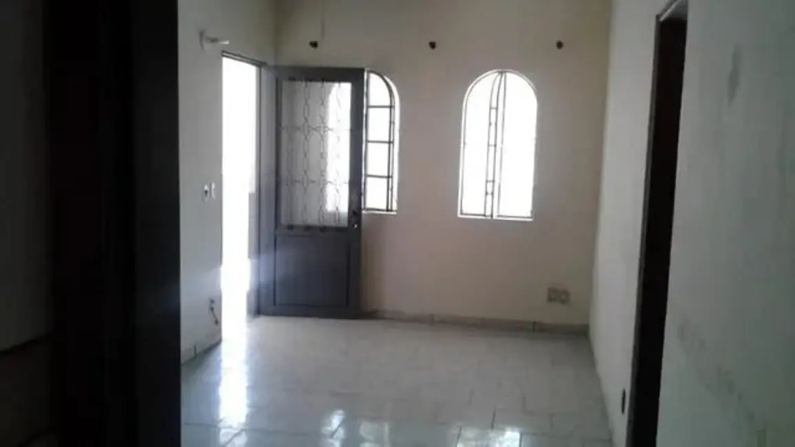 Foto 7 de Casa com 5 quartos à venda, 180m2 em Jardim Maria Augusta, Taubate - SP