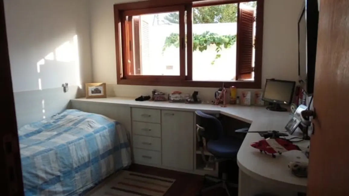 Foto 3 de Casa com 4 quartos à venda, 360m2 em Jardim das Nações, Taubate - SP