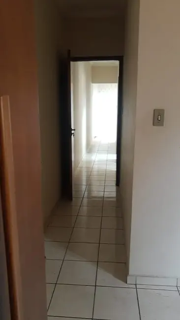 Foto 1 de Casa com 2 quartos para alugar, 90m2 em Vila Santa Fé, Taubate - SP