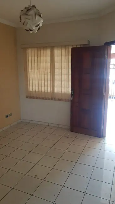 Foto 8 de Casa com 2 quartos para alugar, 90m2 em Vila Santa Fé, Taubate - SP