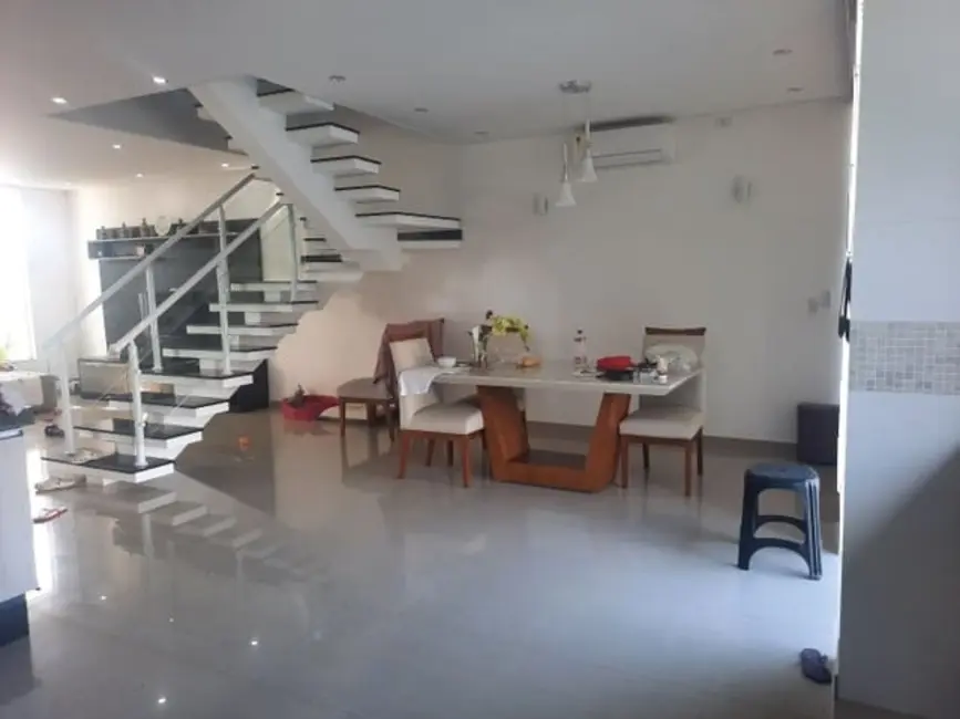 Foto 4 de Sobrado com 3 quartos à venda, 194m2 em Parque São Cristóvão, Taubate - SP