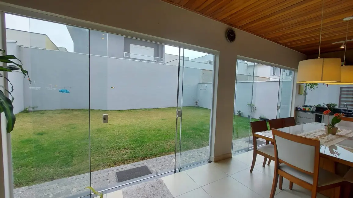 Foto 2 de Casa de Condomínio à venda e para alugar em Tremembe - SP
