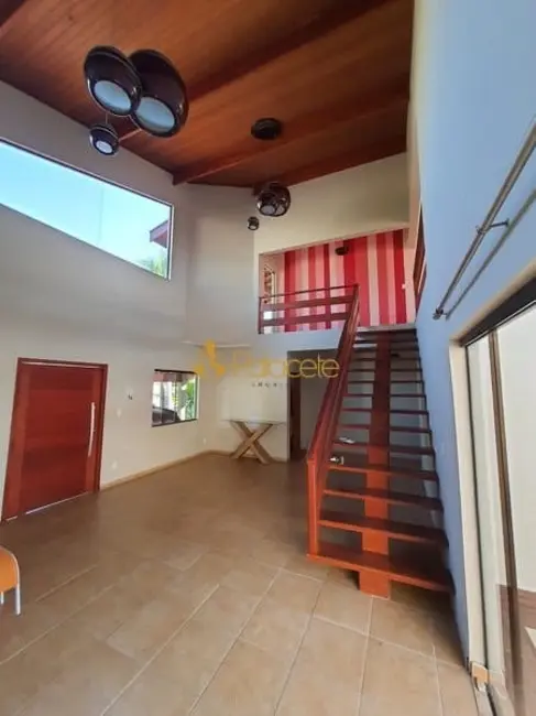 Foto 9 de Casa com 3 quartos à venda, 432m2 em Nossa Senhora do Perpétuo Socorro, Pindamonhangaba - SP