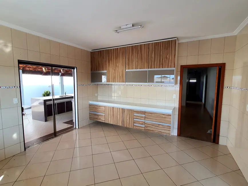 Foto 3 de Casa com 3 quartos à venda, 432m2 em Nossa Senhora do Perpétuo Socorro, Pindamonhangaba - SP