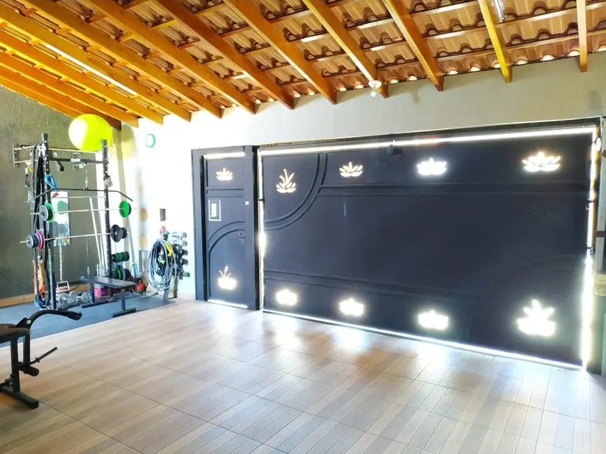 Foto 1 de Casa com 3 quartos à venda, 242m2 em Pindamonhangaba - SP