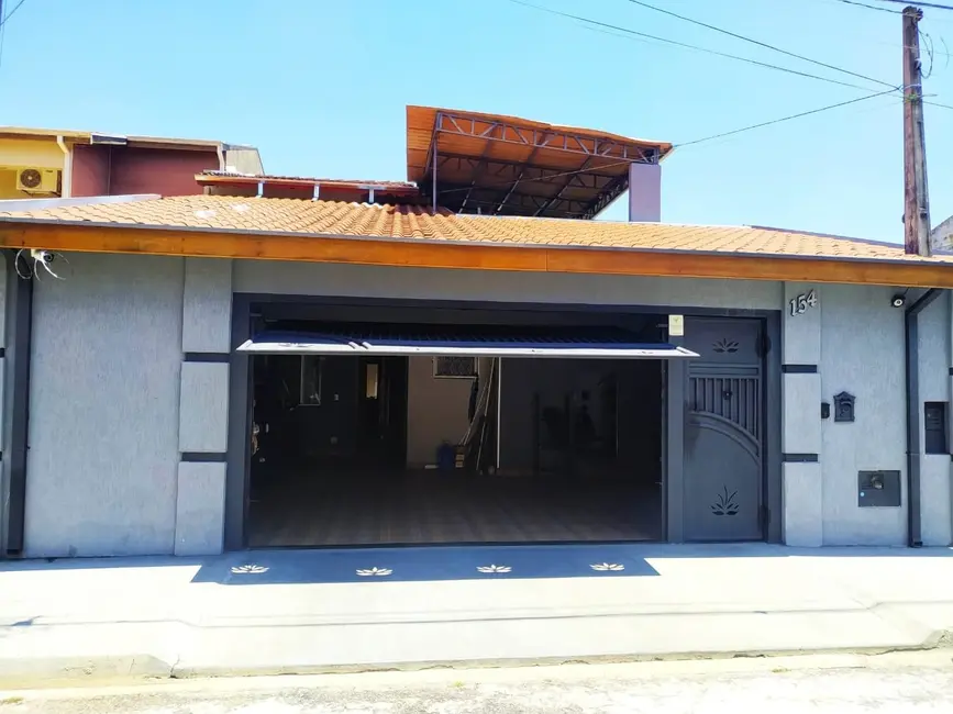 Foto 2 de Casa com 3 quartos à venda, 242m2 em Pindamonhangaba - SP