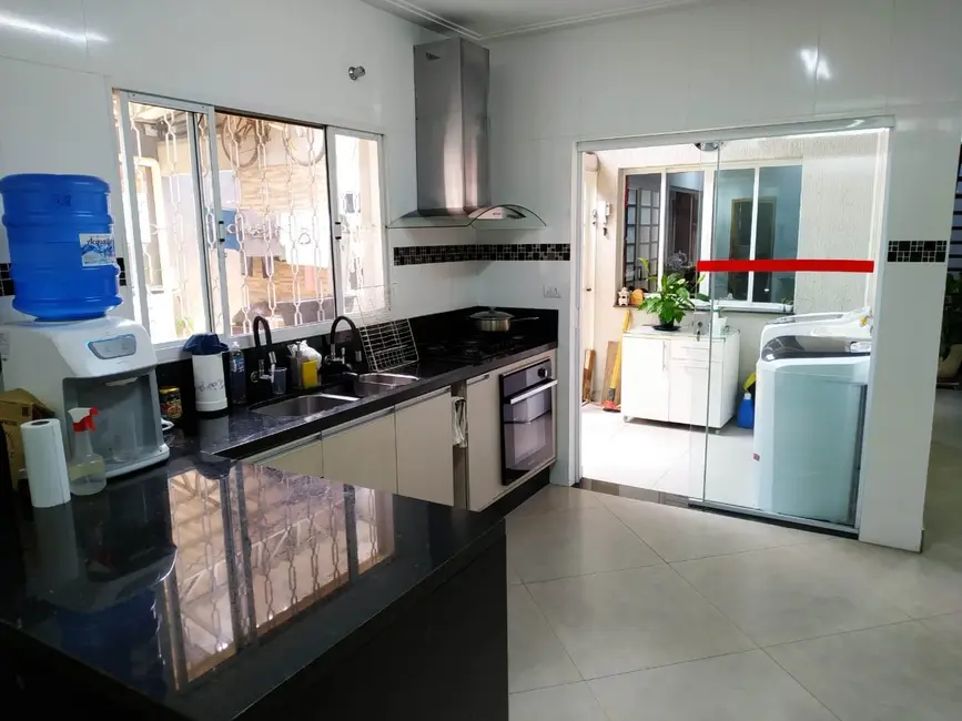 Foto 6 de Casa com 3 quartos à venda, 242m2 em Pindamonhangaba - SP