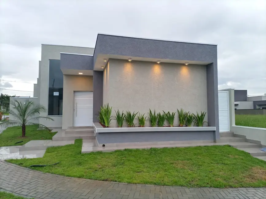 Foto 2 de Casa de Condomínio com 3 quartos à venda, 170m2 em Piracangaguá, Taubate - SP