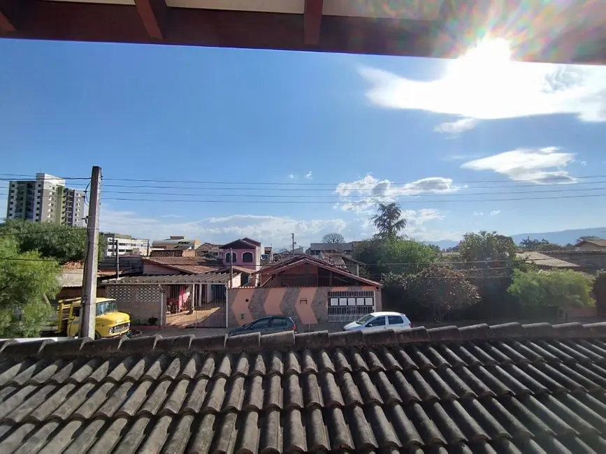 Foto 3 de Sobrado com 3 quartos à venda, 215m2 em Alto do Cardoso, Pindamonhangaba - SP