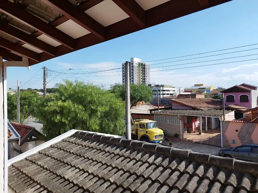 Foto 8 de Sobrado com 3 quartos à venda, 215m2 em Alto do Cardoso, Pindamonhangaba - SP