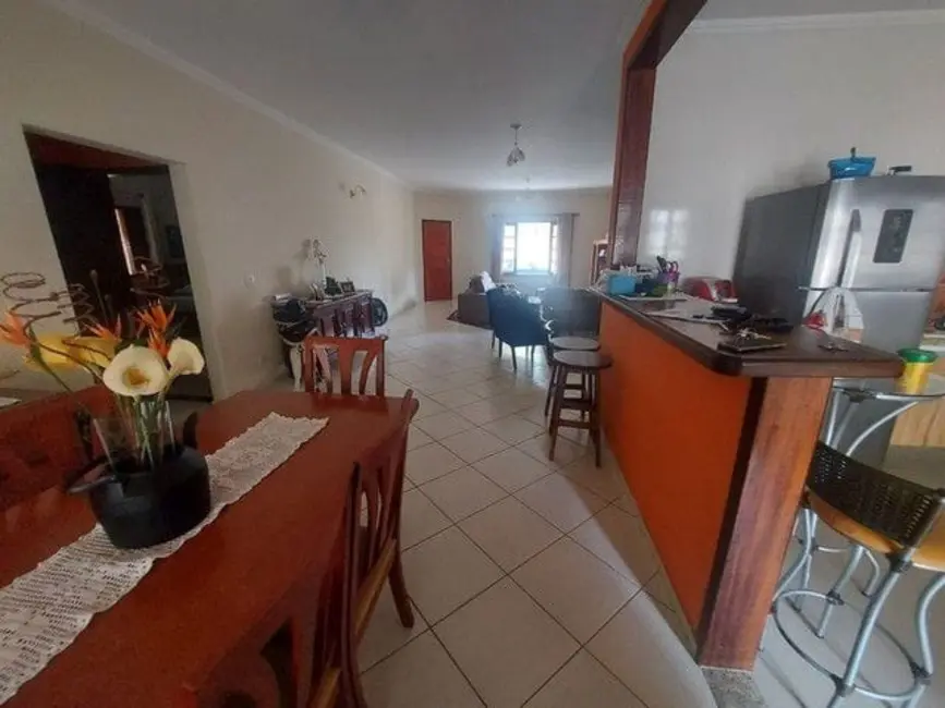 Foto 1 de Casa com 2 quartos à venda, 174m2 em Taubate - SP