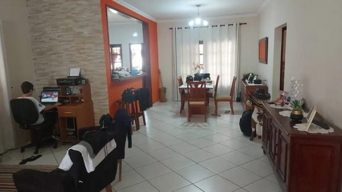 Foto 2 de Casa com 2 quartos à venda, 174m2 em Taubate - SP