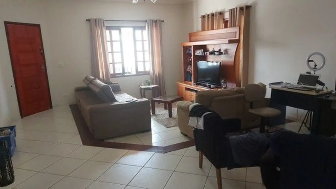 Foto 3 de Casa com 2 quartos à venda, 174m2 em Taubate - SP